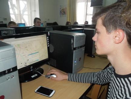 Turist în oraşul meu: Elevii de la Eminescu au făcut prima hartă online cu obiective turistice din Oradea în cadrul GIS Day (FOTO)